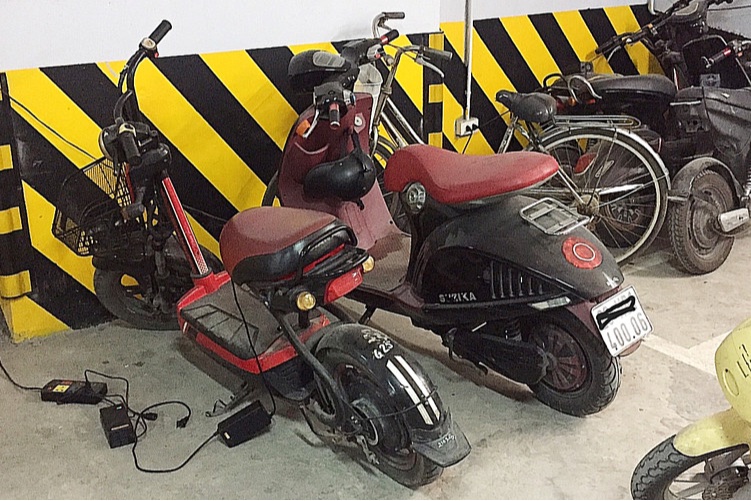 Cảnh báo khẩn: Một chiếc ổ cắm sạc xe điện có thể khiến chủ nhà trọ mất trắng 50 triệu đồng