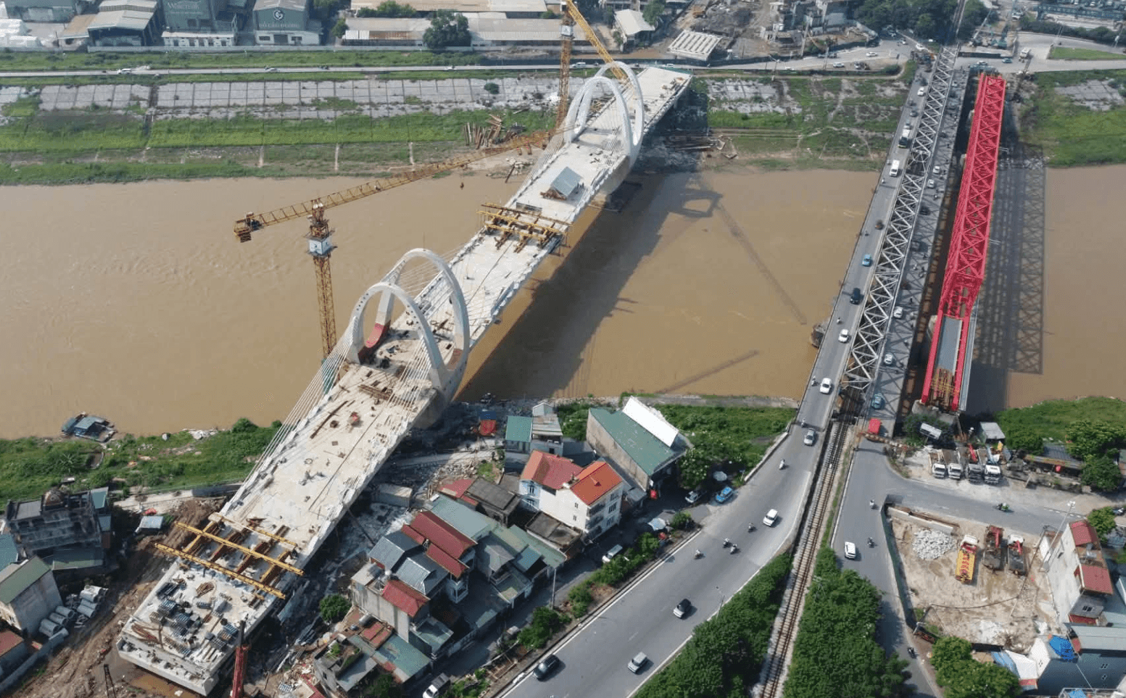 Cầu Đuống mới hợp long, cầu Đuống cũ hơn 120 năm tuổi chờ ngày tháo dỡ