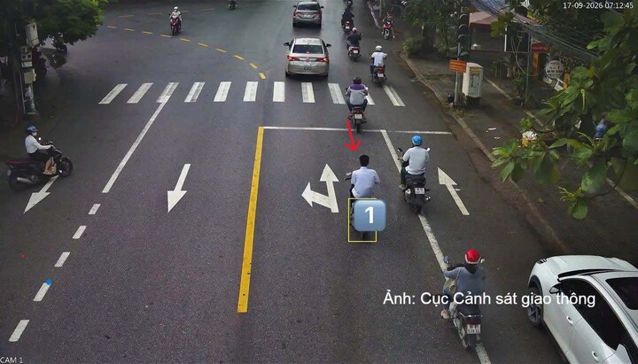 Camera AI phát hiện người đi xe máy 10 lần phạm lỗi không đội mũ bảo hiểm
