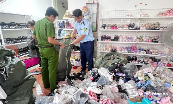 Quảng Trị: Bảo vệ người tiêu dùng trước vấn nạn hàng giả, hàng nhái