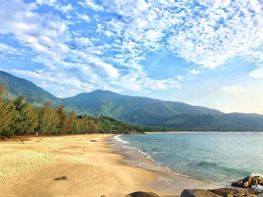 Ngôi làng không còn người sinh sống dưới chân đèo Hải Vân: Lưng tựa núi, mặt hướng biển, sở hữu 3 bãi tắm hoang sơ