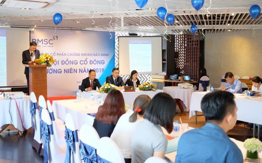 Lãi lớn nửa đầu năm, một công ty chứng khoán bất ngờ thông báo hoãn chuyển sàn