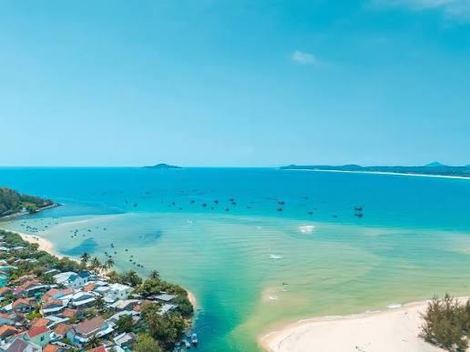 Bãi biển dài hơn 10km ở Việt Nam: Cát trắng trải dài, hàng phi lao xanh và vẻ đẹp bình yên giữa lòng đô thị