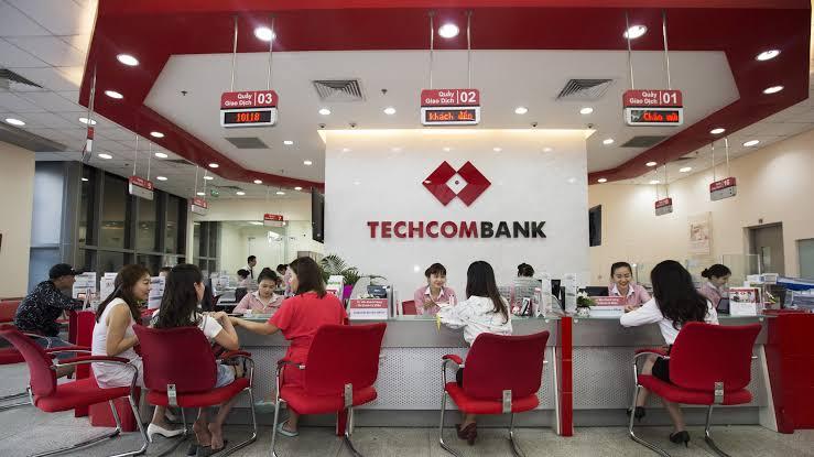 Techcombank lãi quý III vượt 10.000 tỷ đồng, thu nhập nhân viên gần 50 triệu/tháng
