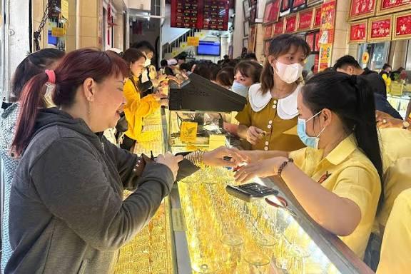 Giá vàng hôm nay 21/10: Giảm sâu, người mua lỗ hơn 6 triệu đồng/lượng sau một tuần