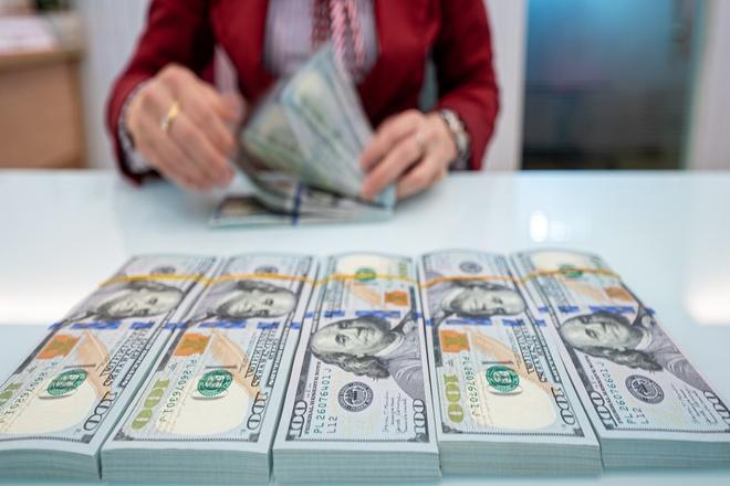 Tỷ giá USD hôm nay 21/10: Tỷ giá trung tâm tăng, USD thế giới mất lực đỡ
