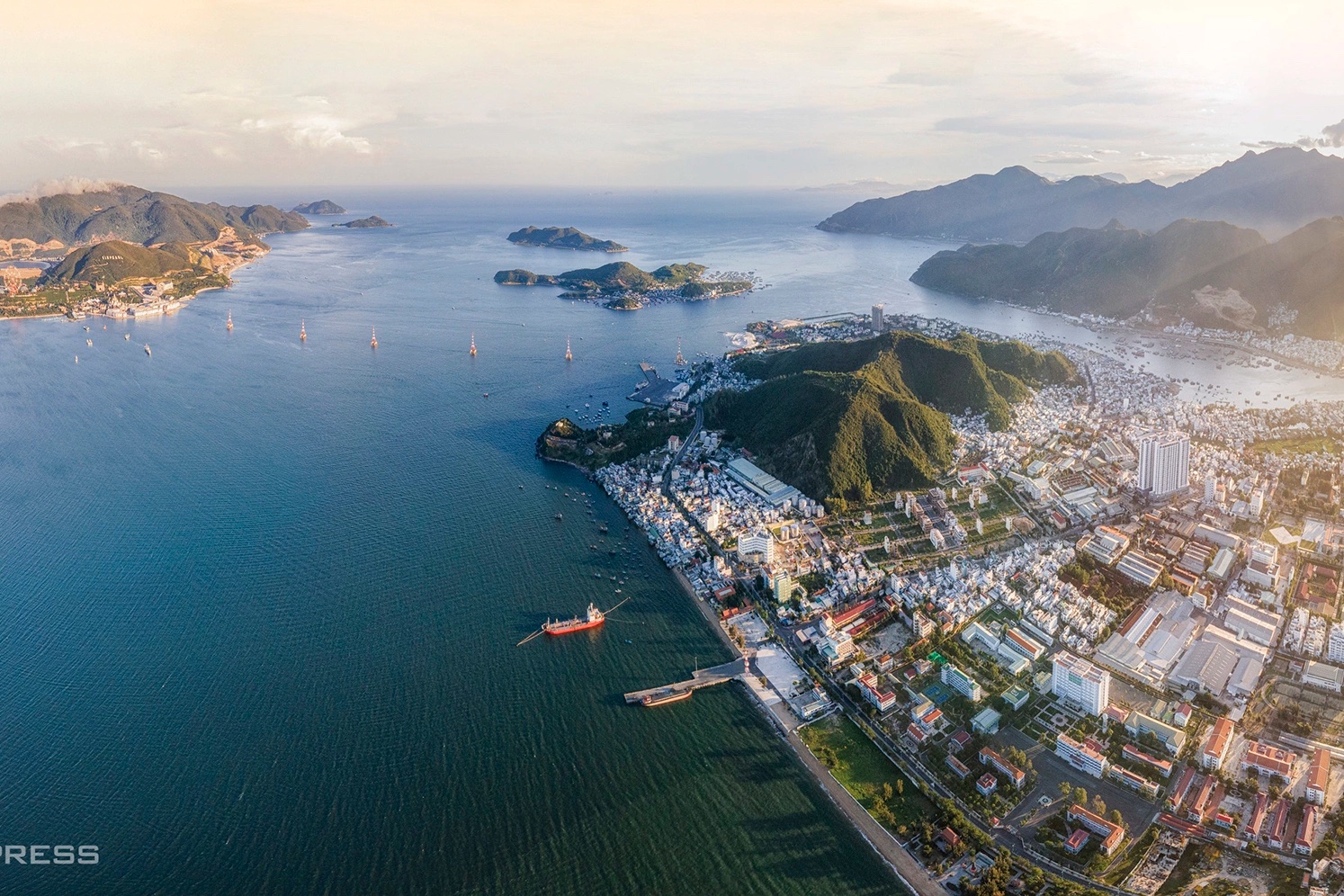 Chính phủ phê duyệt Quy hoạch chung đô thị Khánh Hòa đến 2050: Lấn biển 6.247ha làm cảng, đô thị, hạ tầng hàng không