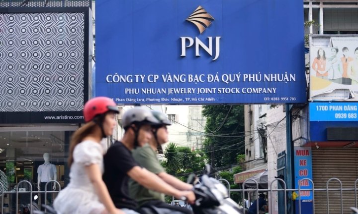 Cổ phiếu PNJ rơi về vùng đáy một thập kỷ, giá trị doanh nghiệp trên sàn còn bao nhiêu?