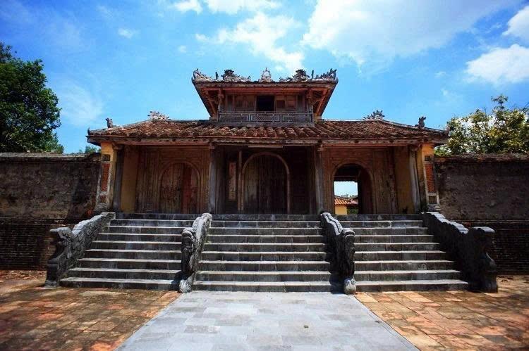 Lăng mộ đặc biệt của một vị vua triều Nguyễn: Hoàn thành trong chưa đầy 10 tháng, kiến trúc khác biệt giữa thiên nhiên