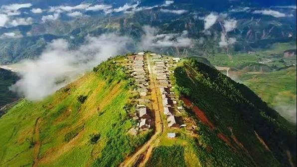 Ngôi làng gần 1.000m giữa núi rừng Tây Bắc: Sáng chìm trong biển mây, mùa lúa đẹp như tranh