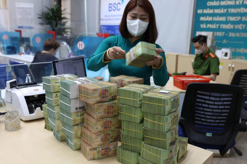 Ngân hàng hạ lãi suất, những khoản vay nào được hưởng lợi?